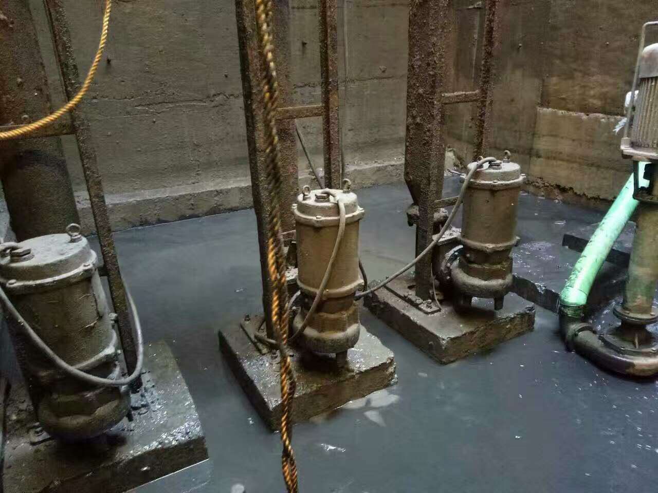 印台污水池清理