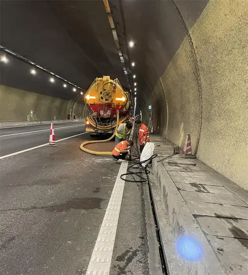 印台隧道排水渠清淤